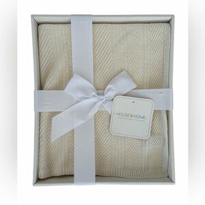 🥰❤️🥰 House & Home wool/ cashmere blend  ivory throw blanket